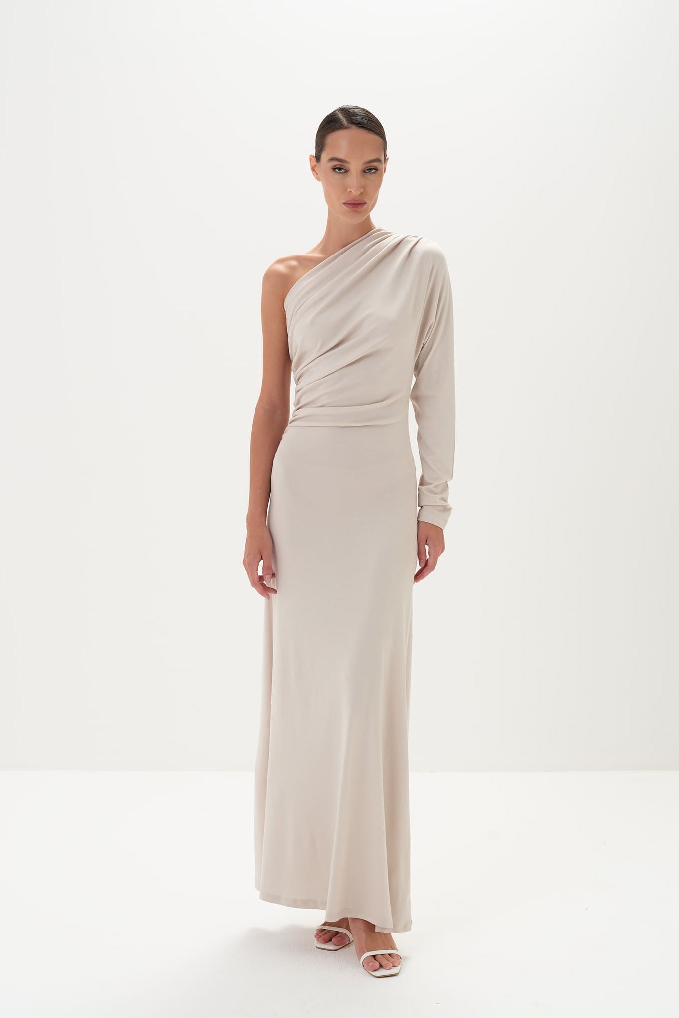 Calista Elegant Occasion Dress - Premium Material with Tailored Lines and Refined Finish for Formal Looks - Nra Calista Elegant Occasion Dress - Premium Material with Tailored Lines and Refined Finish for Formal Looks - Nra