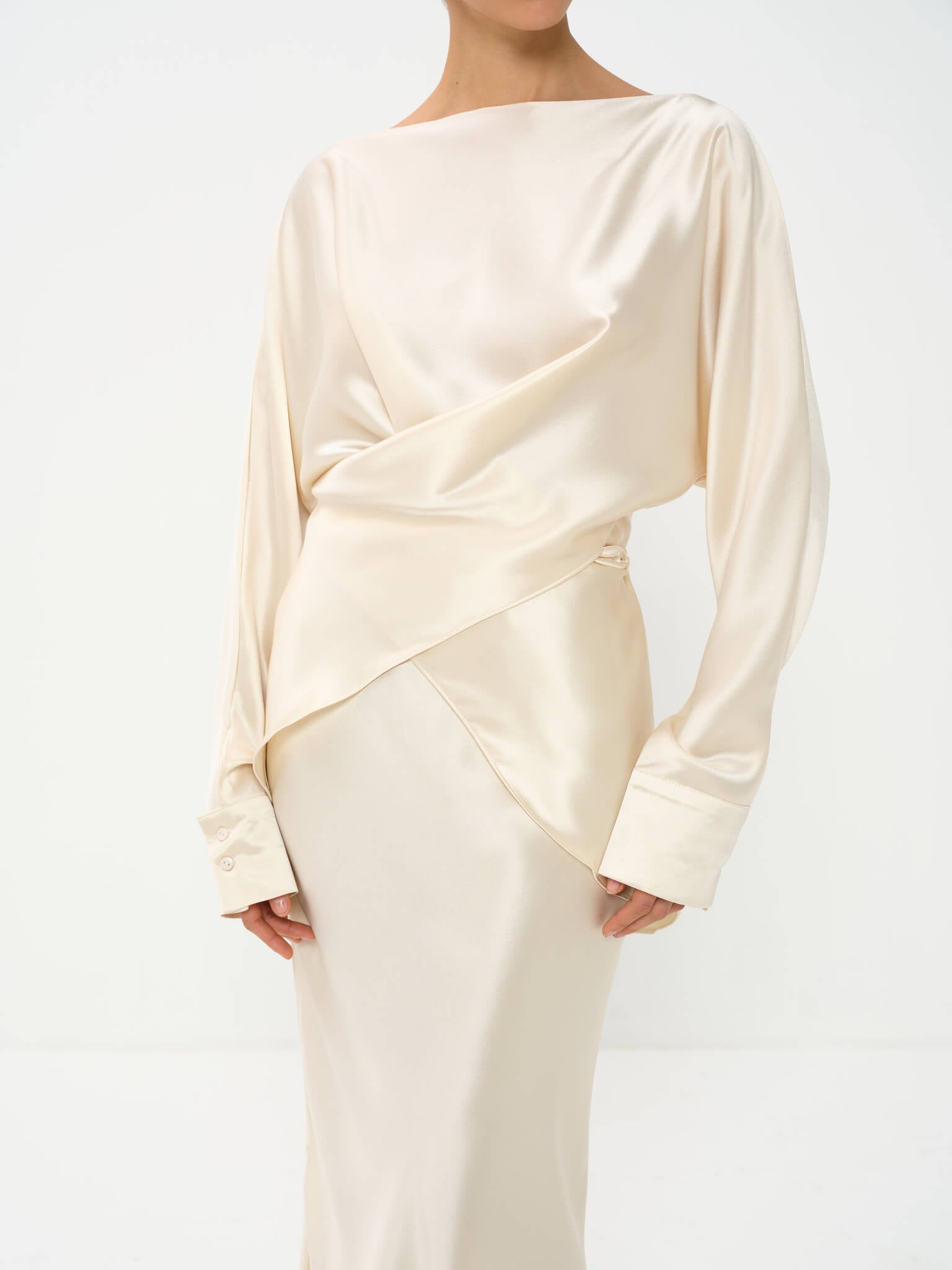 Tessa Modern Elegance Set - Coordinated Satin Design with Contemporary Appeal