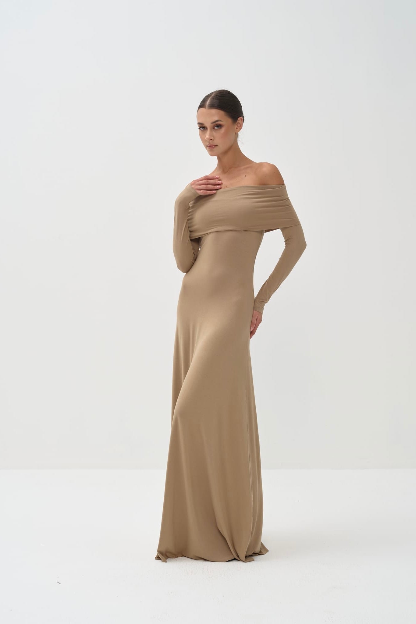 Otis Off-Shoulder Long Sleeve Maxi Viscose Knit Dress – NÓRA